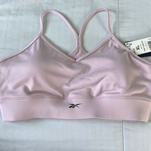Reebok WOMEN Tri Back Bra. TRAINING ENTRENAMIENTO
Color frost berry